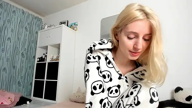 KenzieDawton online show from 9, 10, 2025