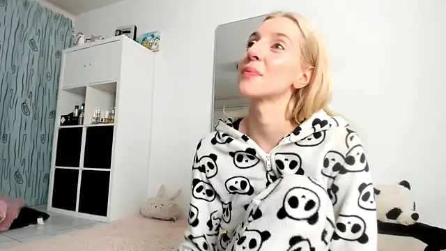 KenzieDawton online show from 8, 10, 2025