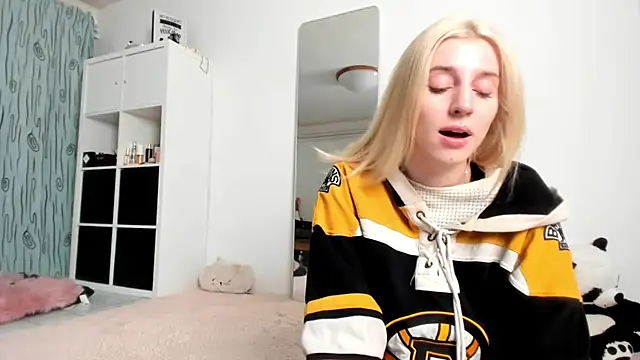 KenzieDawton online show from 6, 12, 2024