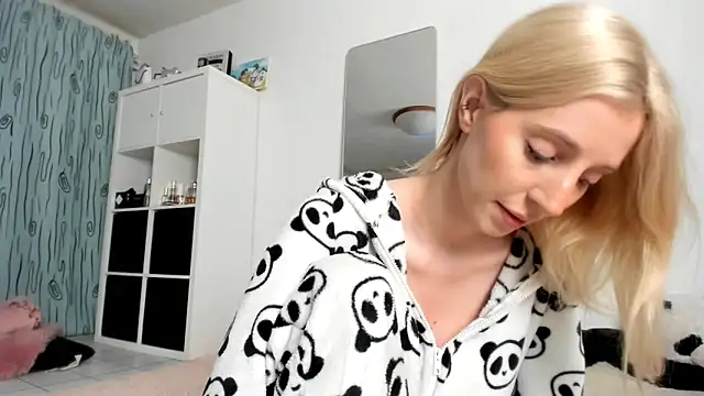 KenzieDawton online show from 3, 11, 2025