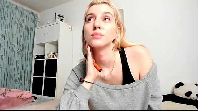 KenzieDawton online show from 17, 12, 2024