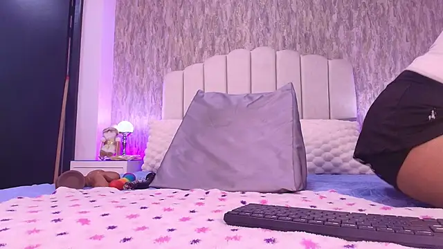 raven lilith  online show from 3, 12, 2025