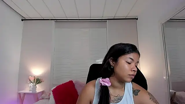 SophiaaStone online show from 8, 4, 2026