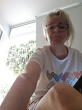 Snapshot of slutgold chatting on 18, 10, 2025 slutgold online show from 18, 10, 2025