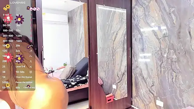 LauraSaenz01 online show from 10, 2, 2026