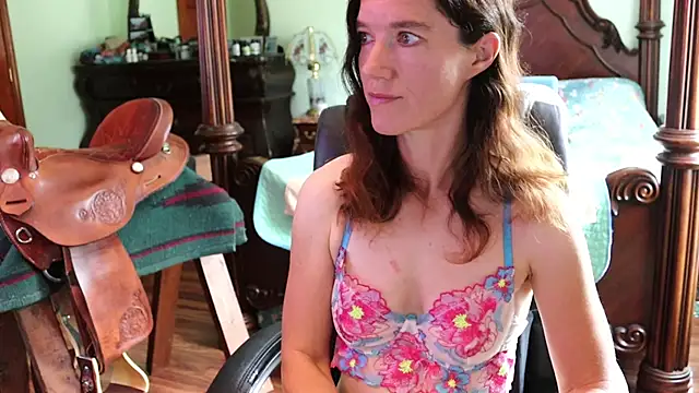 Snapshot of thornburyrose chatting on 8, 9, 2025 thornburyrose online show from 8, 9, 2025