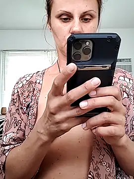 Scarlettishere online show from 15, 4, 2026