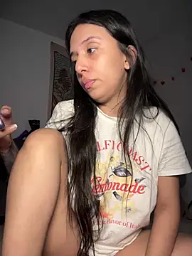 Snapshot of kiaraglam2 chatting on 21, 11, 2025 kiaraglam2 online show from 21, 11, 2025