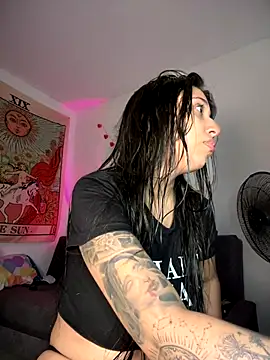 Snapshot of kiaraglam2 chatting on 15, 10, 2025 kiaraglam2 online show from 15, 10, 2025