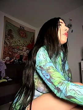 Snapshot of kiaraglam2 chatting on 28, 11, 2025 kiaraglam2 online show from 28, 11, 2025