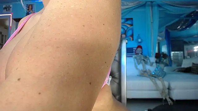 ADRIANNA FOX online show from 15, 11, 2025