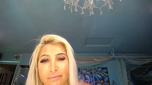 ADRIANNA FOX online show from 18, 3, 2025