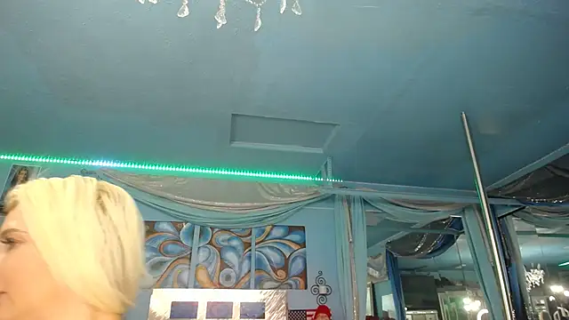 ADRIANNA FOX online show from 14, 10, 2025