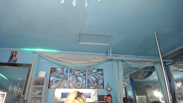 ADRIANNA FOX online show from 14, 4, 2026