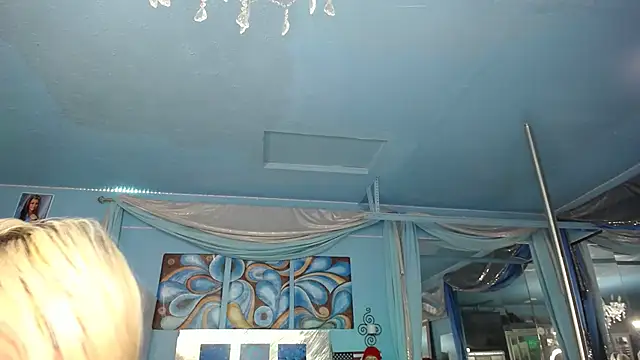 ADRIANNA FOX online show from 24, 9, 2025