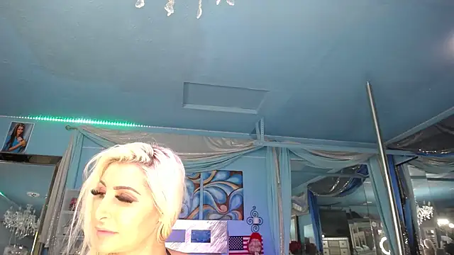 ADRIANNA FOX online show from 13, 9, 2025
