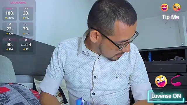 jhonyalzate2 online show from 30, 1, 2025