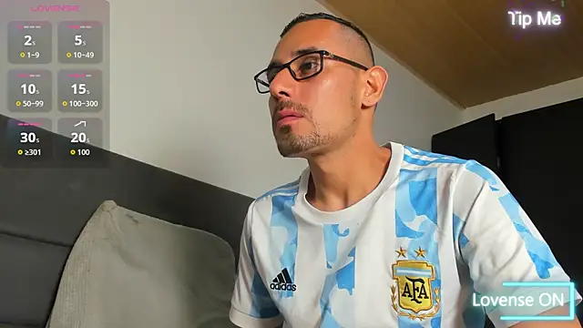 jhonyalzate2 online show from 26, 6, 2026