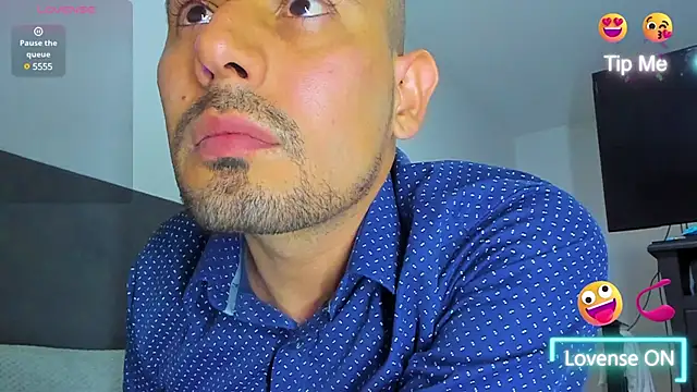 jhonyalzate2 online show from 4, 2, 2025