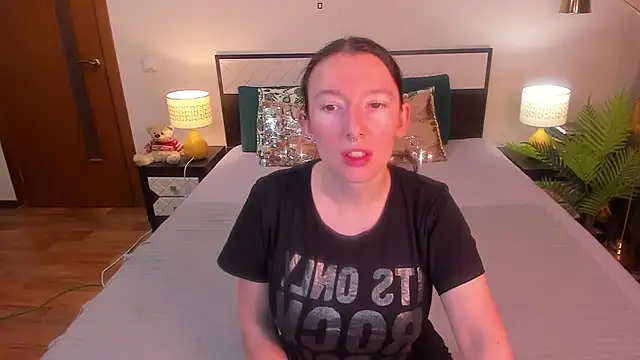 Snapshot of CatherineWalls chatting on 4, 7, 2026 CatherineWalls online show from 4, 7, 2026