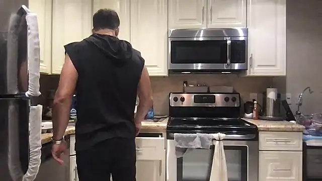 Snapshot of BigGuyMuscle chatting on 20, 6, 2026 BigGuyMuscle online show from 20, 6, 2026