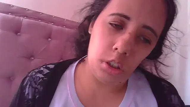 Snapshot of annarose19 chatting on 11, 11, 2025 annarose19 online show from 11, 11, 2025