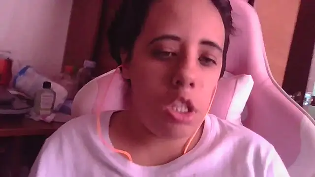 Snapshot of annarose19 chatting on 22, 11, 2025 annarose19 online show from 22, 11, 2025