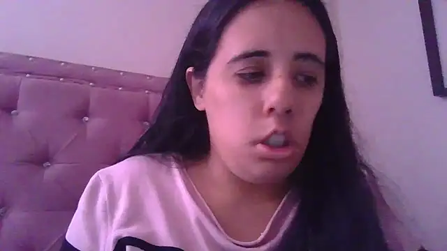 Snapshot of annarose19 chatting on 16, 10, 2025 annarose19 online show from 16, 10, 2025