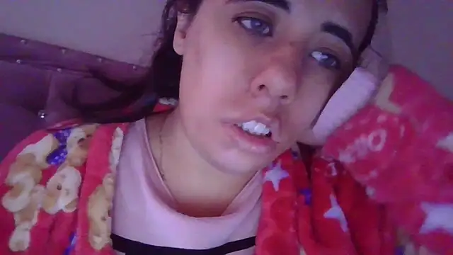 Snapshot of annarose19 chatting on 4, 3, 2025 annarose19 online show from 4, 3, 2025