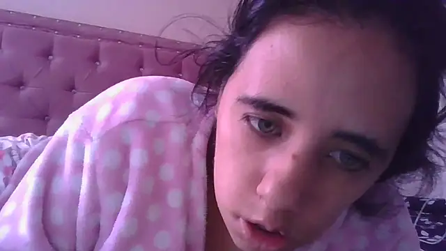 Snapshot of annarose19 chatting on 27, 10, 2025 annarose19 online show from 27, 10, 2025