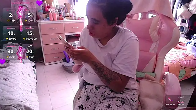 Snapshot of annarose19 chatting on 17, 7, 2026 annarose19 online show from 17, 7, 2026