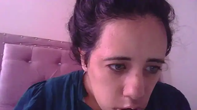 Snapshot of annarose19 chatting on 13, 11, 2025 annarose19 online show from 13, 11, 2025