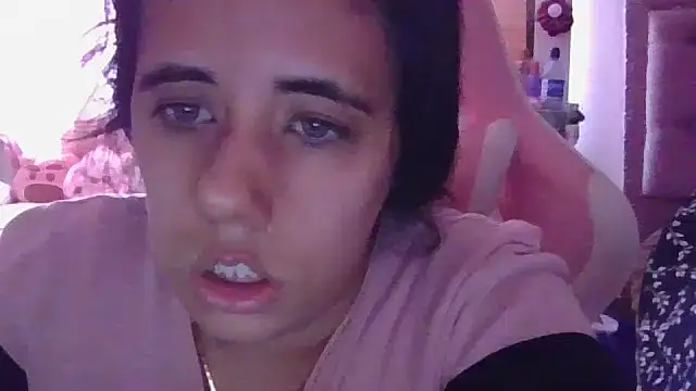 Snapshot of annarose19 chatting on 5, 3, 2025 annarose19 online show from 5, 3, 2025