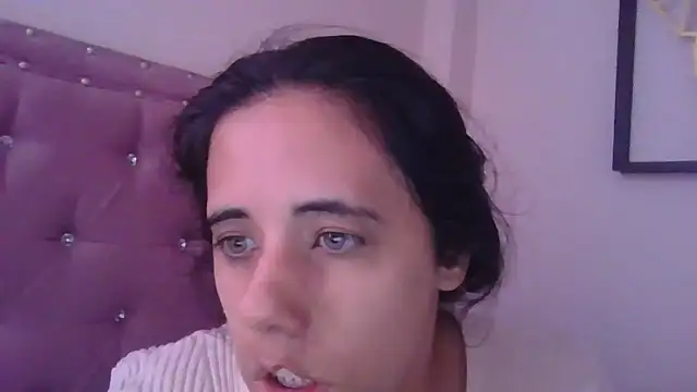 Snapshot of annarose19 chatting on 14, 10, 2025 annarose19 online show from 14, 10, 2025