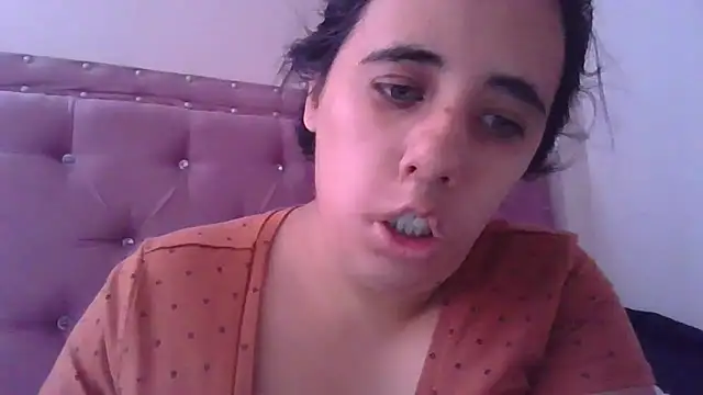 Snapshot of annarose19 chatting on 5, 11, 2025 annarose19 online show from 5, 11, 2025