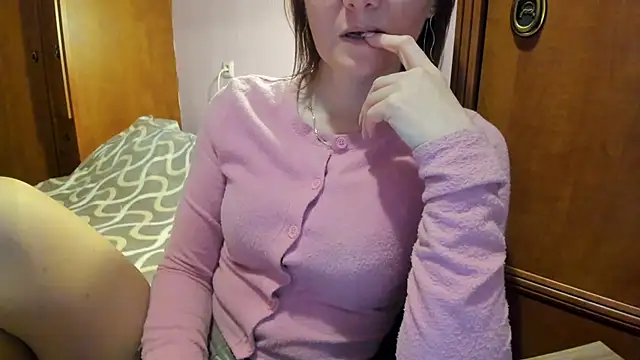 Snapshot of HolmesAriana chatting on 16, 9, 2025 HolmesAriana online show from 16, 9, 2025