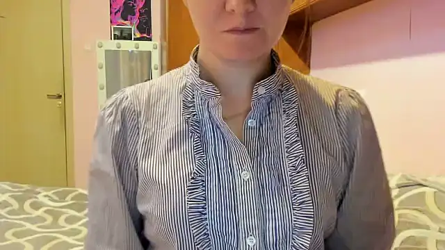 Snapshot of HolmesAriana chatting on 22, 10, 2025 HolmesAriana online show from 22, 10, 2025