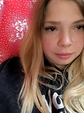 Zuli Kiska online show from 7, 10, 2025