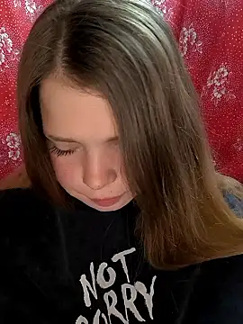 Snapshot of Zuli_Kiska chatting on 7, 5, 2026 Zuli Kiska online show from 7, 5, 2026