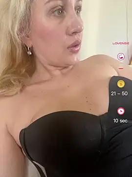 YourBlondee online show from 7, 5, 2026