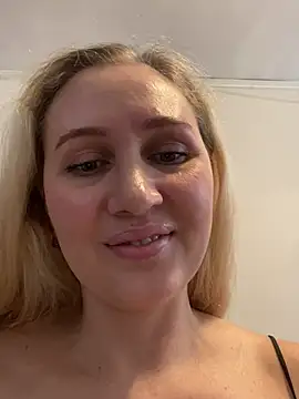 YourBlondee online show from 21, 1, 2025