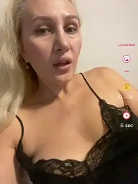 YourBlondee online show from 24, 7, 2026