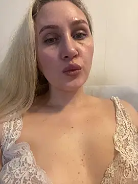 YourBlondee online show from 22, 1, 2025