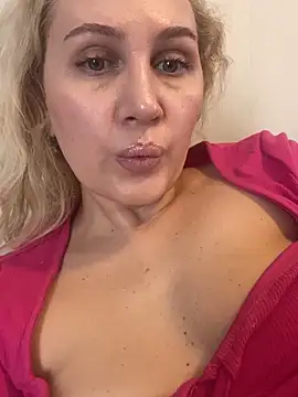 YourBlondee online show from 10, 3, 2026