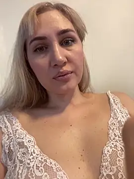 YourBlondee online show from 20, 2, 2025