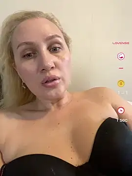 YourBlondee online show from 8, 5, 2026