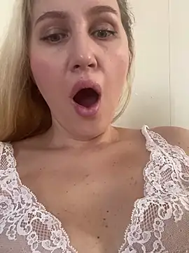 YourBlondee online show from 7, 2, 2025