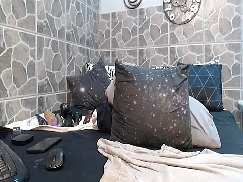 THREEHOLESPLEASURE99 online show from 11, 2, 2026