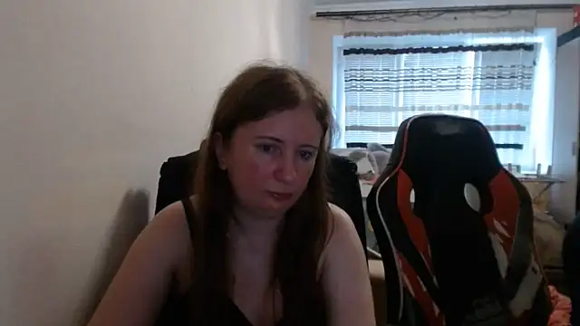 Snapshot of PeterAndJen chatting on 19, 7, 2026 PeterAndJen online show from 19, 7, 2026