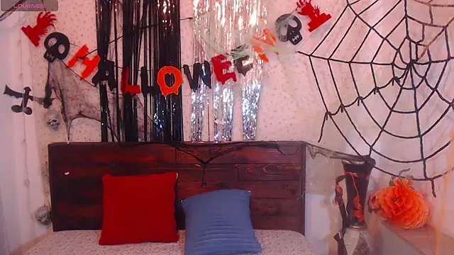 Snapshot of NikkieMilky chatting on 29, 10, 2025 NikkieMilky online show from 29, 10, 2025